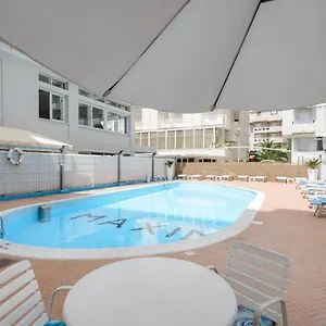 https://maxim-cattolica.emilia-romagnahotels.net